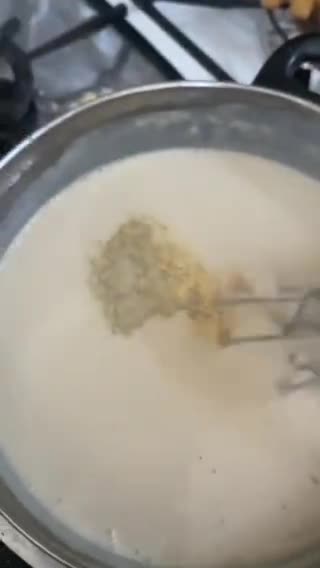 صورة لخطوة 5 من وصفة -لازانيا باللحم وصوص البشاميل اللذيذ 🍝😋!