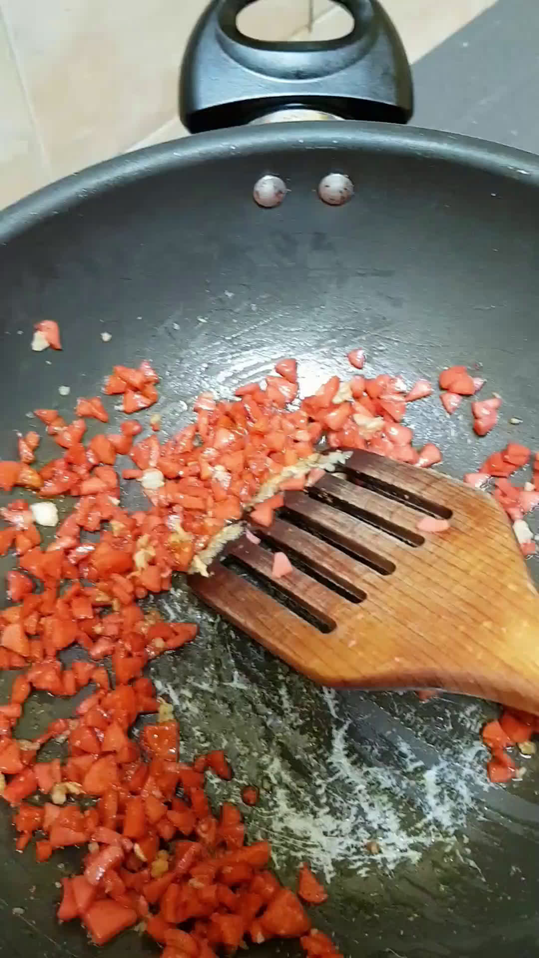 Foto langkah ke 3 dari resep Martabak telur kulit lumpia.