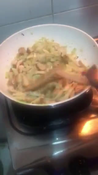 Foto langkah ke 6 dari resep Kailan Goreng Siram Saus Jamur.
