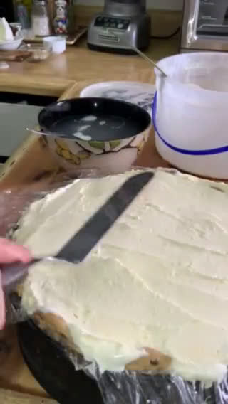 Foto del paso 5 de la receta: Pastel De Nieve de Vainilla con Galletas Chispas de Chocolate