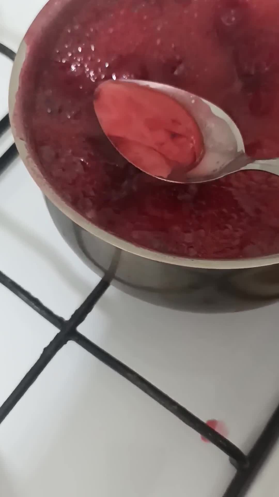صورة لخطوة 3 من وصفة معجون الفراولة 🍓😋👍👌♥️🤩