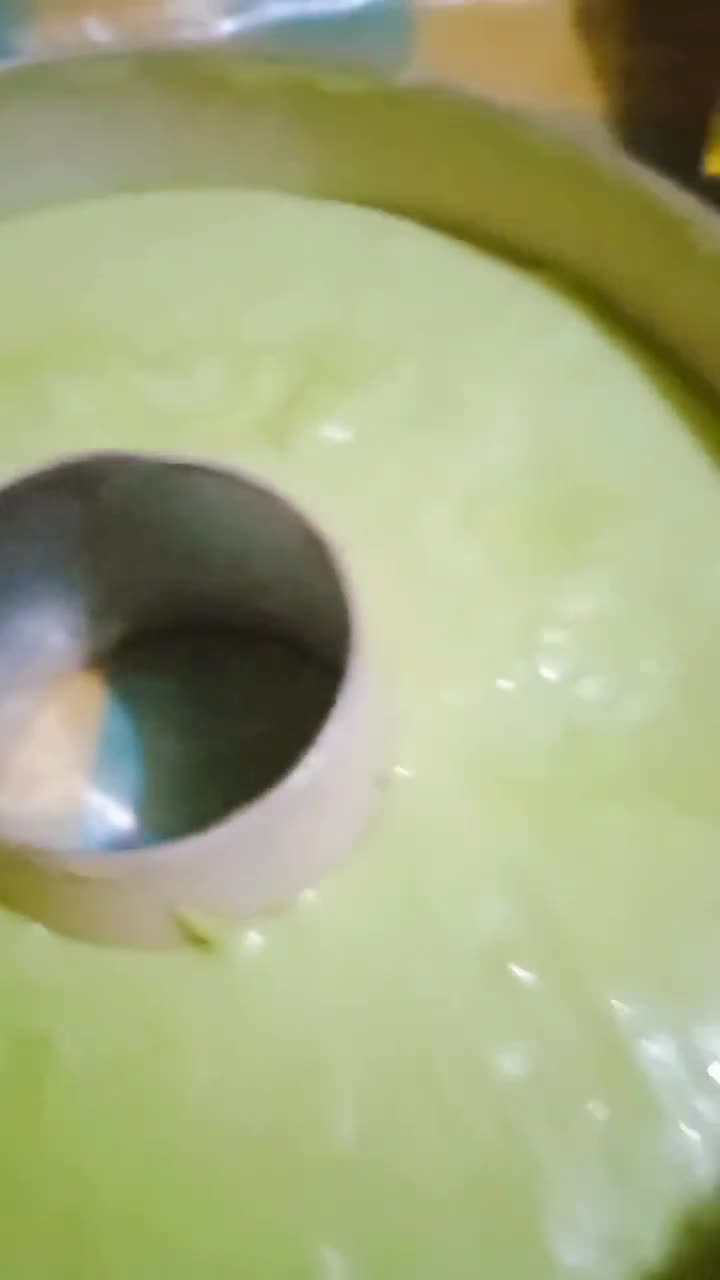 Foto langkah ke 4 dari resep Bolu pandan.