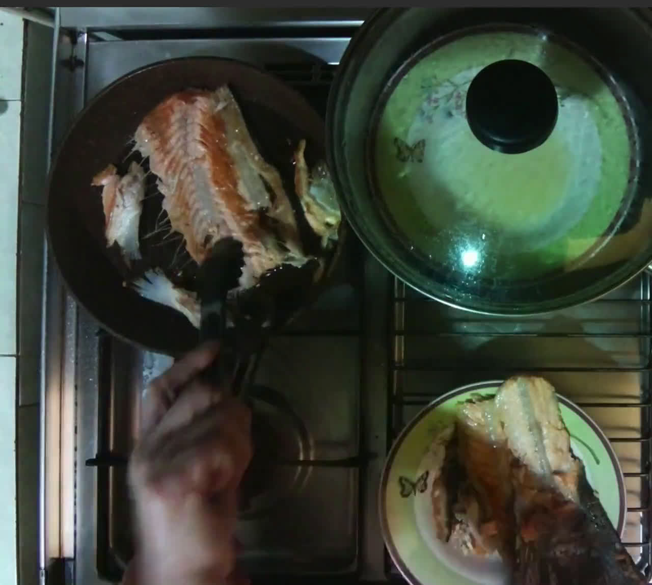 Foto langkah ke 3 dari resep Tulang Salmon 🐟 tumis saus tiram + wijen.