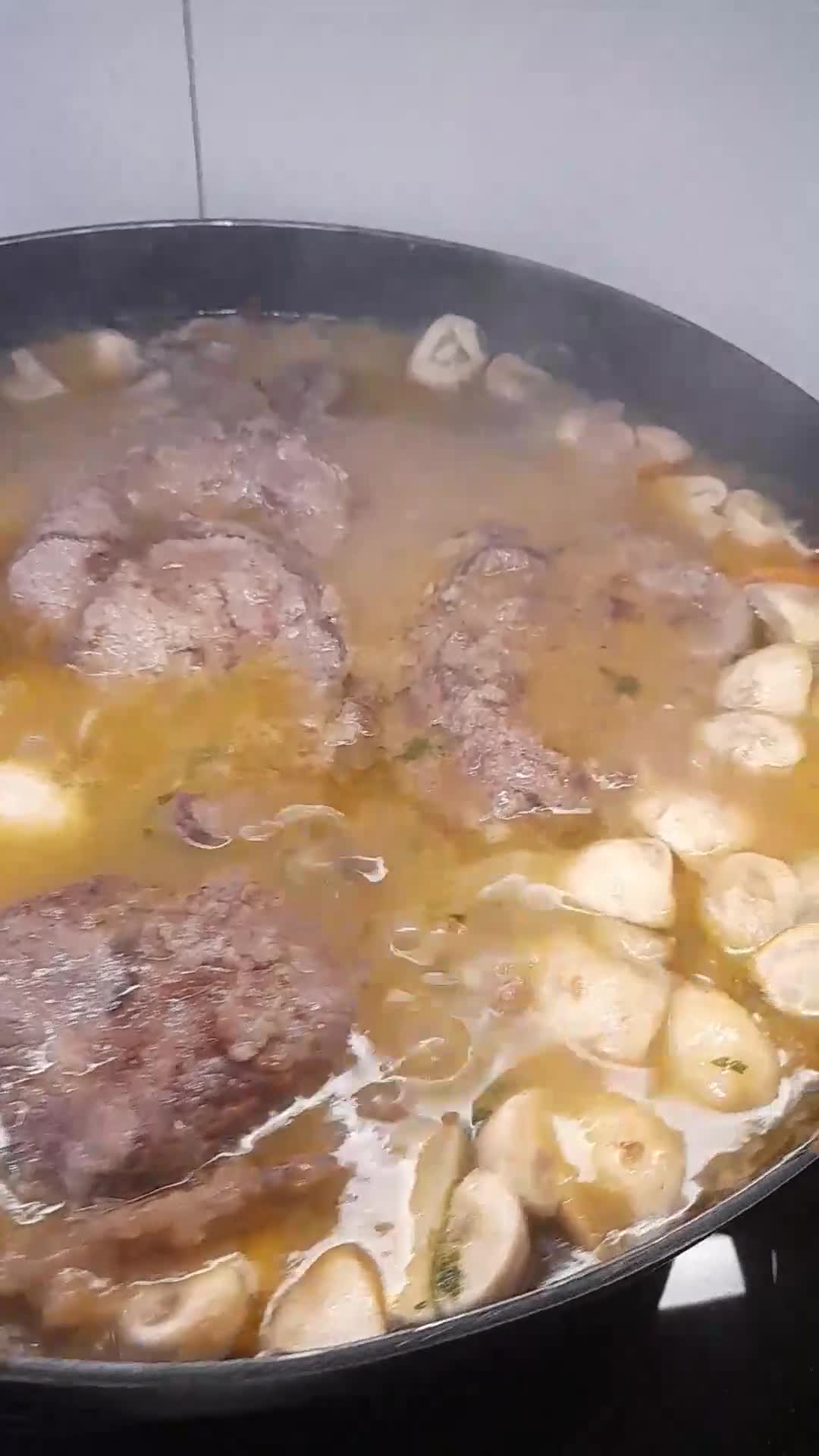Foto del paso 8 de la receta: Fricandó de ternera con champiñones