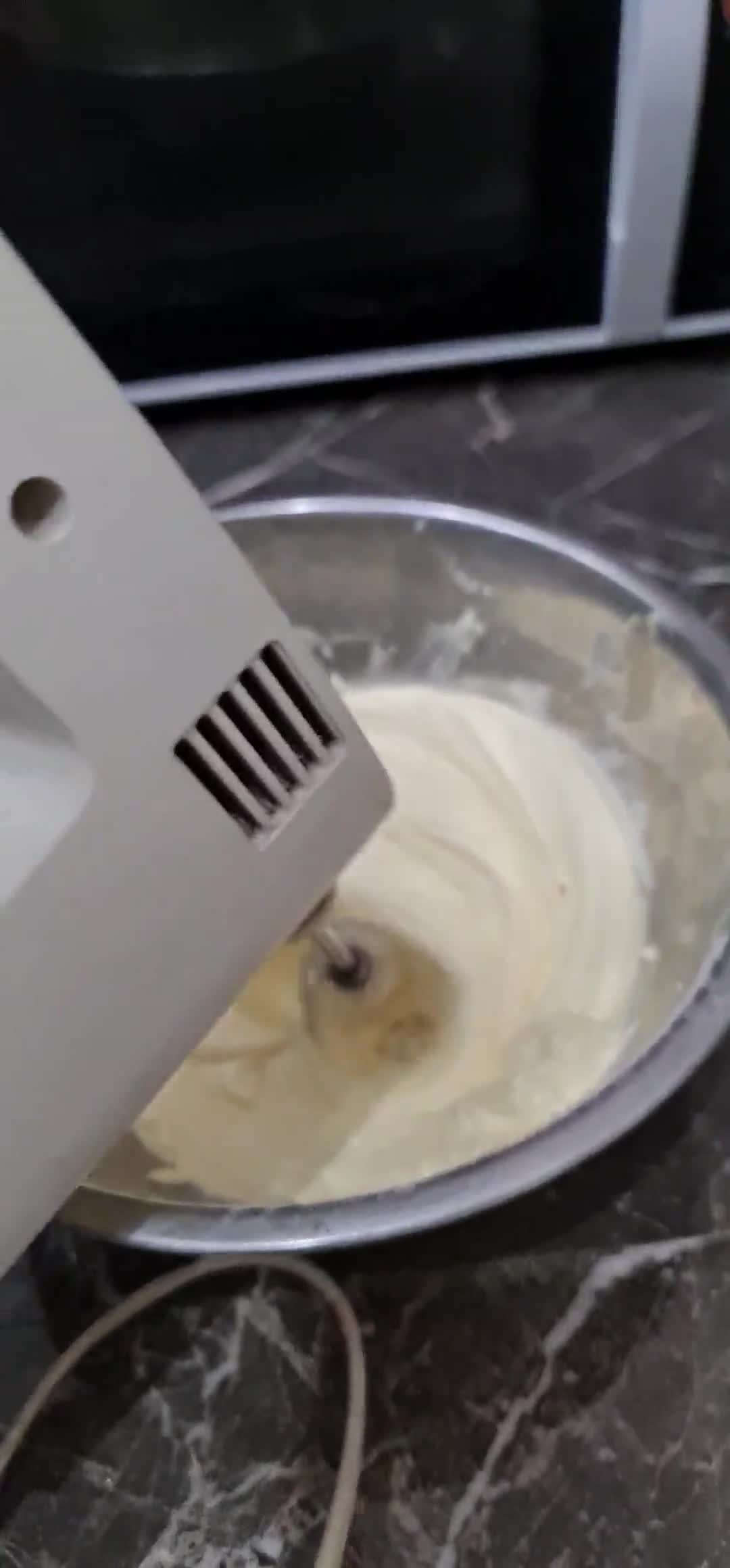 Foto langkah ke 1 dari resep Lidah Kucing Red Velvet.