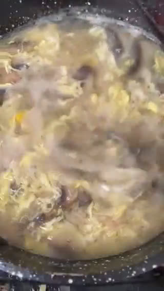 Foto langkah ke 4 dari resep Sup Kepiting Telur.