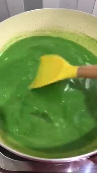 Foto langkah ke 4 dari resep Khanom Pang Sangkaya (Pandan Custard Bread ala Thailand).