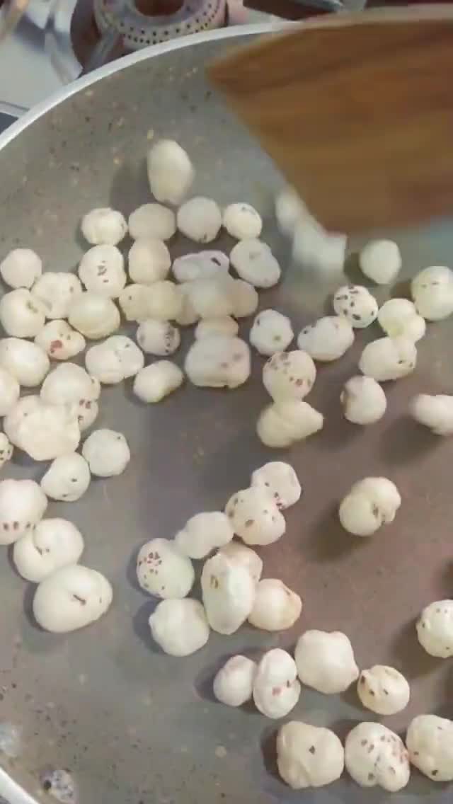 इंस्टेंट मखाना चाट रेसिपी चरण 1 फोटो