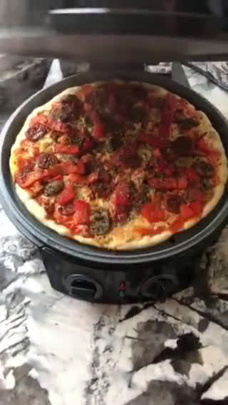Foto del paso 5 de la receta: Pizza de chorizo, atún y morrones en horno grill para pizza Cecotec