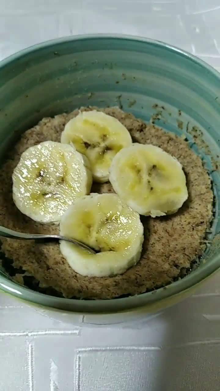 Foto del paso 3 de la receta: Mug cake vegano de banana 🍌 -pura fibra y saludable- :)