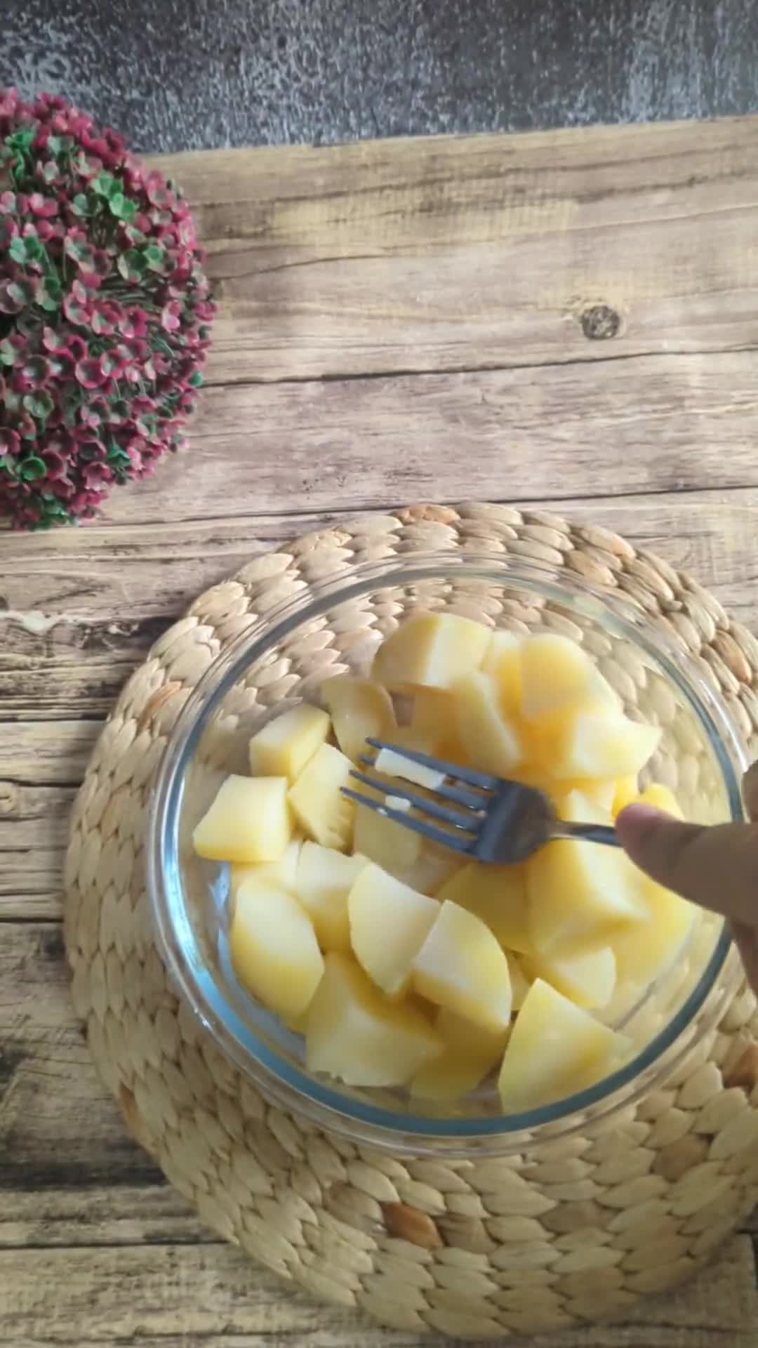 Foto langkah ke 1 dari resep Pompom Kentang Keju.