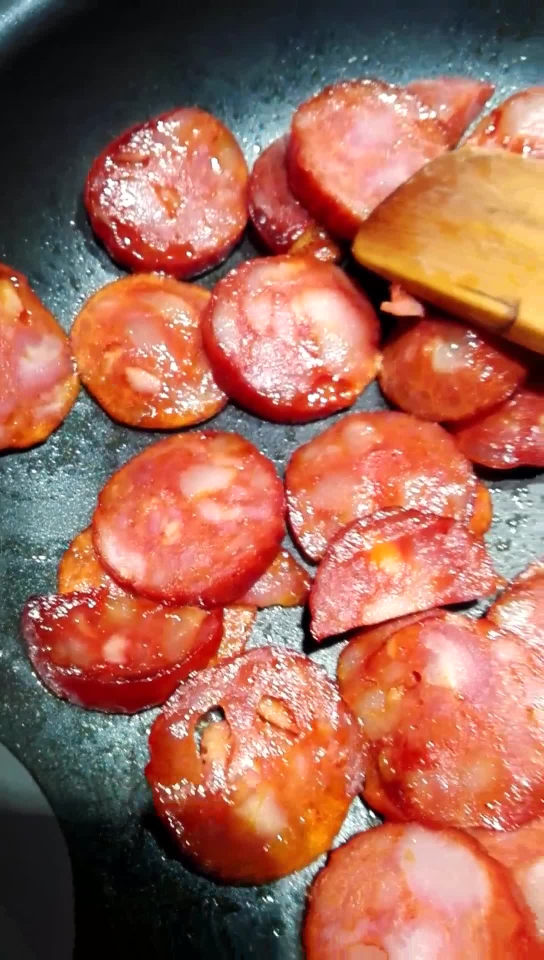 Foto del paso 6 de la receta: Crema de calabaza sin lactosa con chorizo