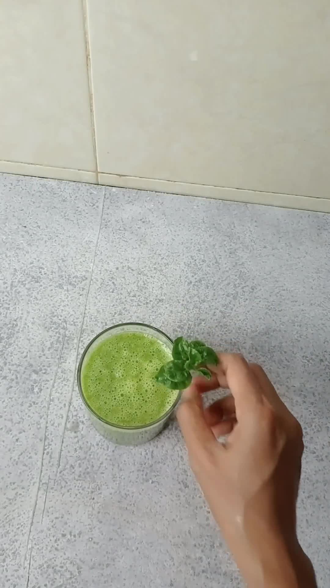 Foto langkah ke 3 dari resep Green smoothies mangga, banana, dan sayur.