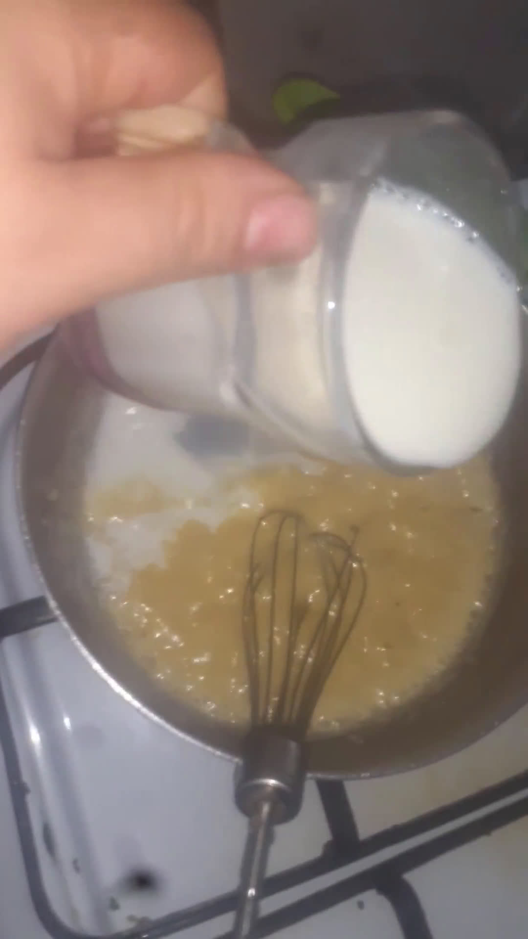 صورة لخطوة 3 من وصفة غراتان البطاطا واسكالوب بالبشاميل 😍😋