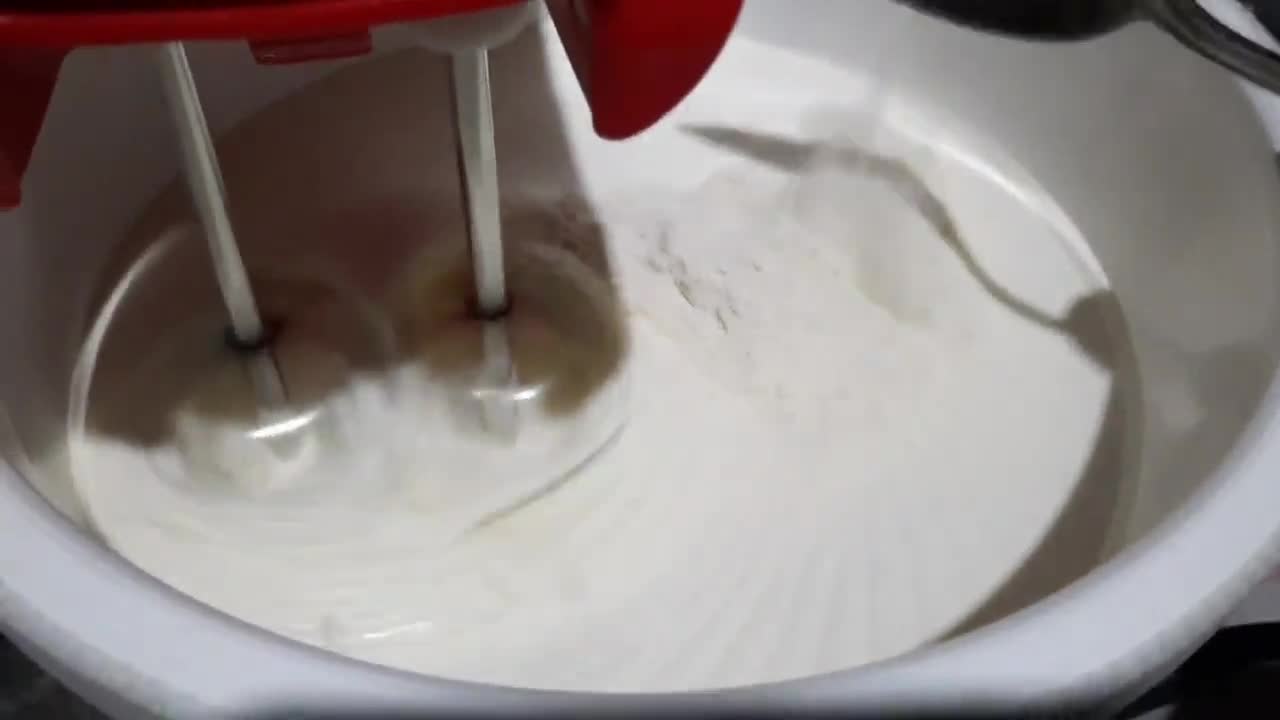Foto langkah ke 4 dari resep Bolu Tiwul Tepung Singkong (Tepung gaplek).