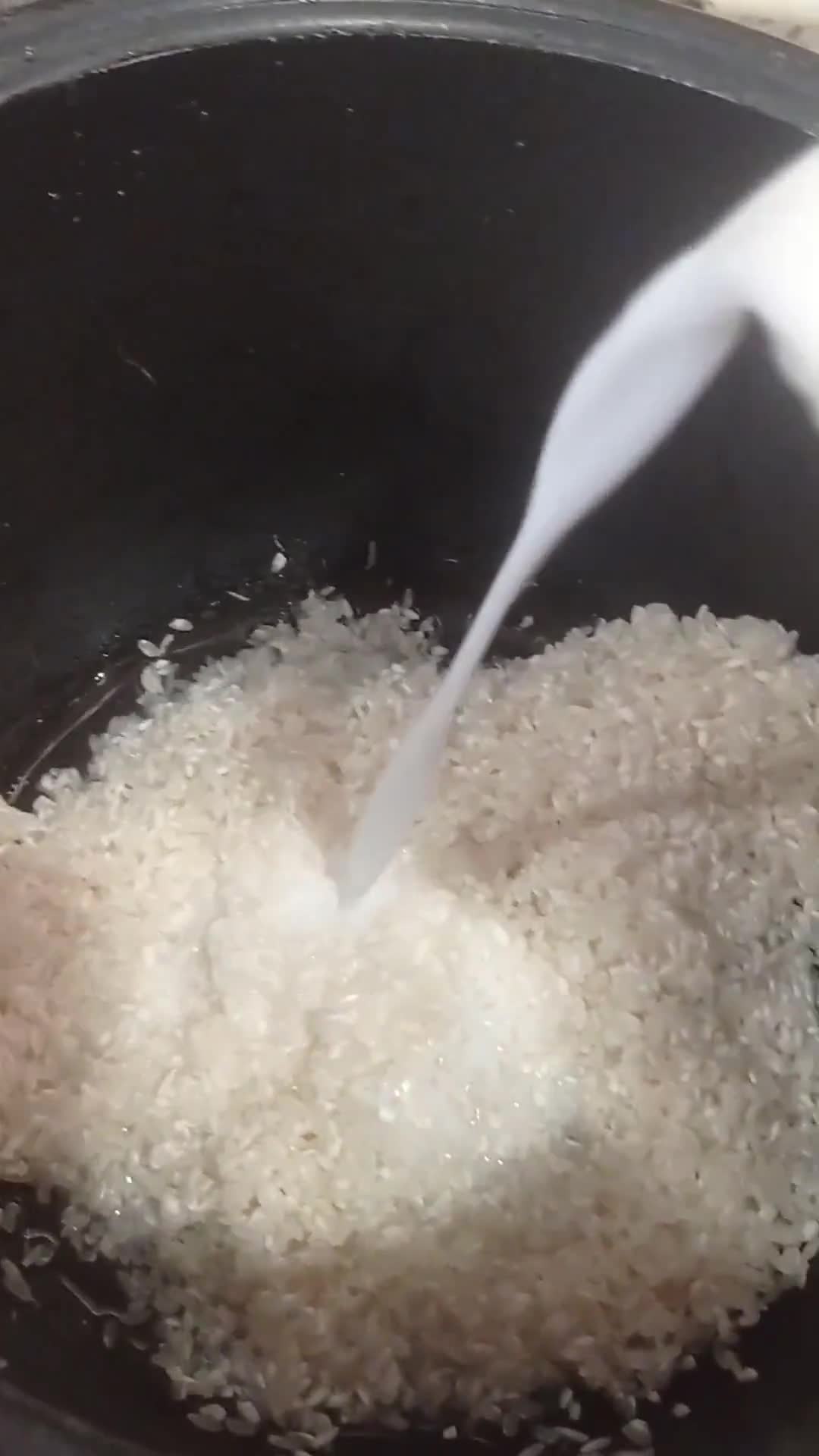 Foto langkah ke 3 dari resep Nasi uduk santan susu rice cooker.