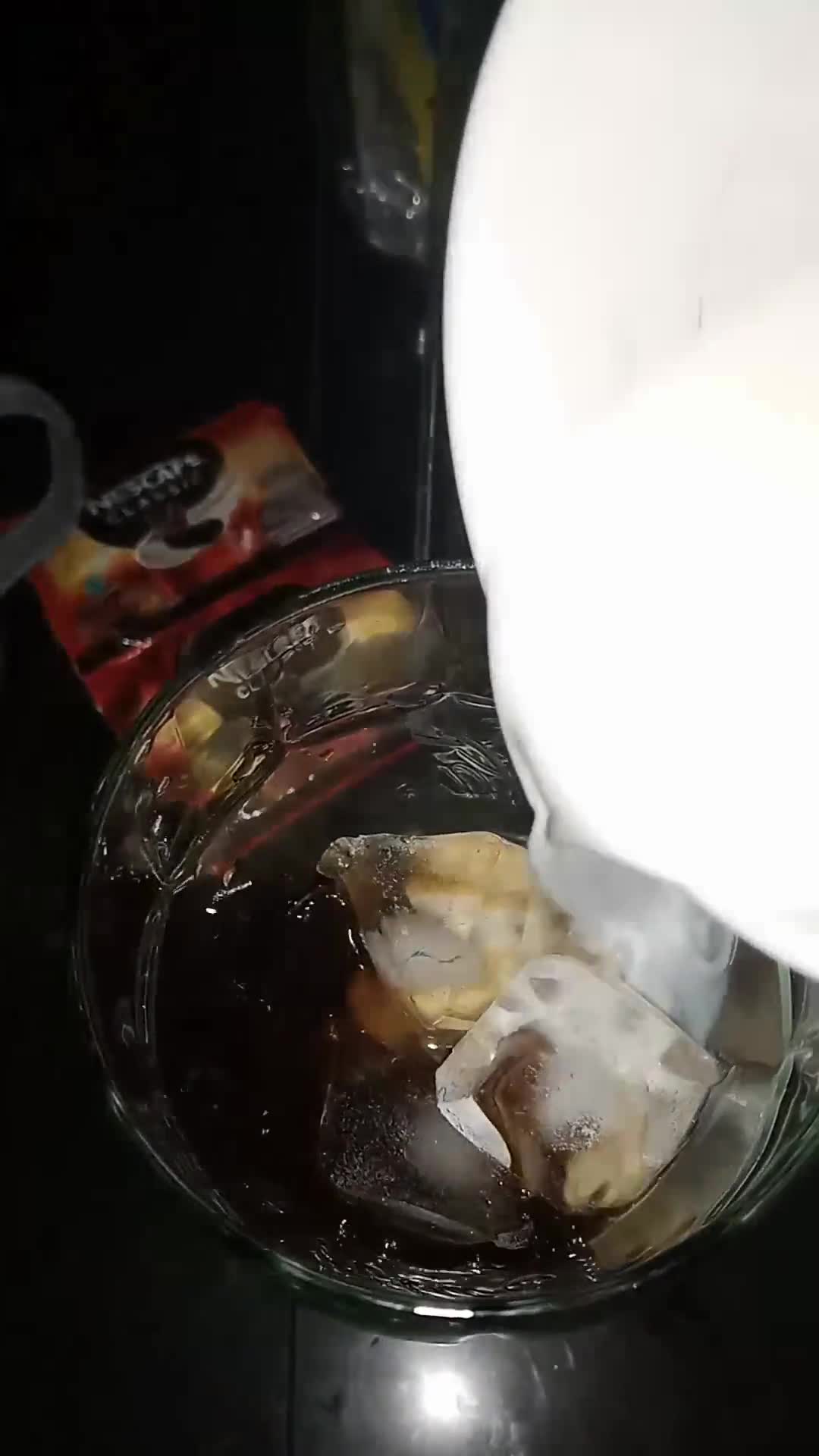 Foto langkah ke 4 dari resep Es Kopi Gula Palm.