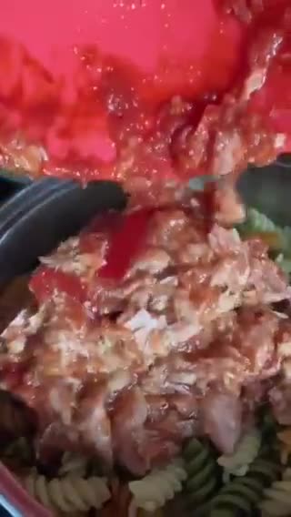 Foto del paso 4 de la receta: Espirales de tres colores con salsa de tomate, atún y queso de Mitilene, one pot