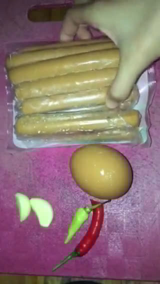Foto langkah ke 1 dari resep Nasi goreng sosis kecap manis 🍲✨.