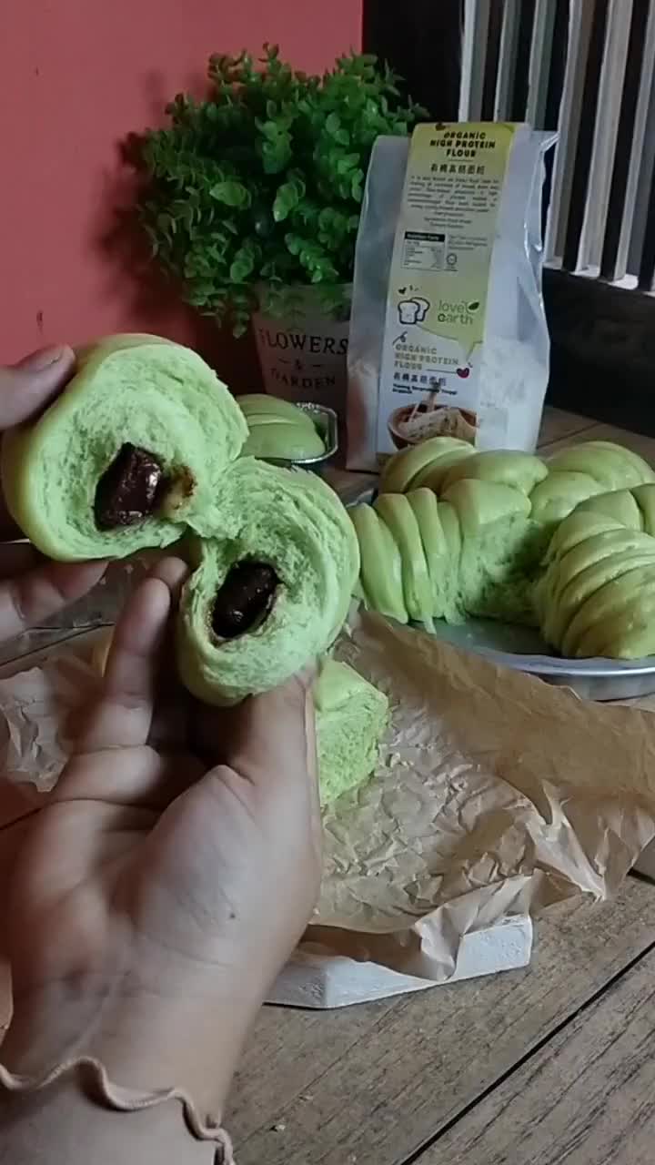 Gambar langkah 2 resipi Roti kukus pandan.
