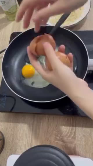 รูปขั้นตอนการทำที่ 1 ของ ไข่ขยี้หมูกระเทียม