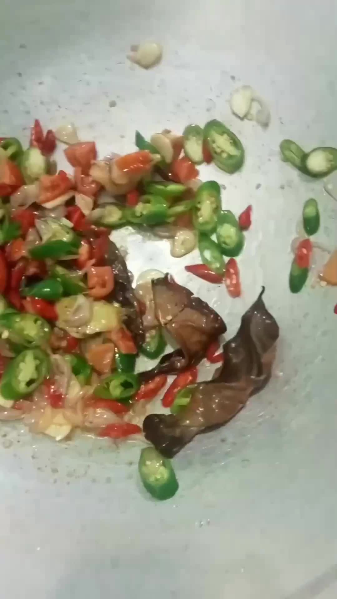 Foto langkah ke 2 dari resep Tumis Jagung Muda Rempela Hati.