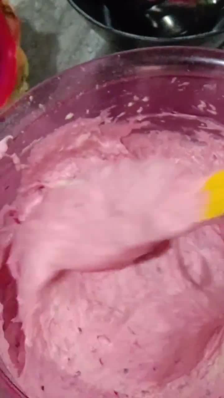 Foto langkah ke 2 dari resep Cake Buah Naga, Oleh-oleh Khas Batam.
