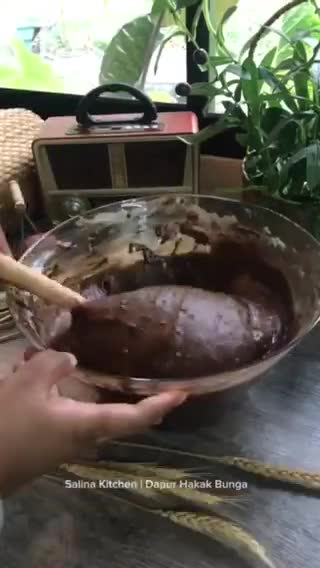 Gambar langkah 2 resipi Chocolate Chips Muffin Loaf.