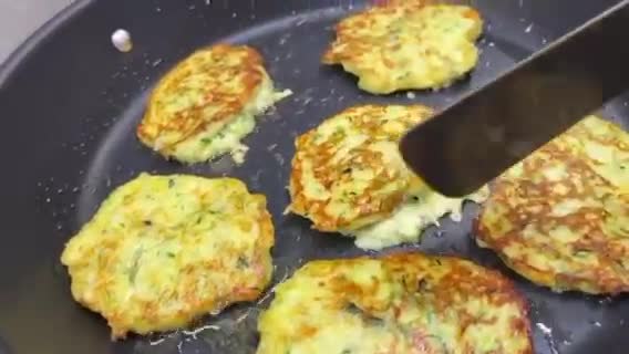 Cukkini tócsni, vagy fasírt recept fázis 9 fotója