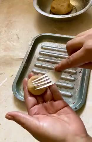 आटा बिस्कुट (aata biscuit recipe in hindi) रेसिपी चरण 7 फोटो