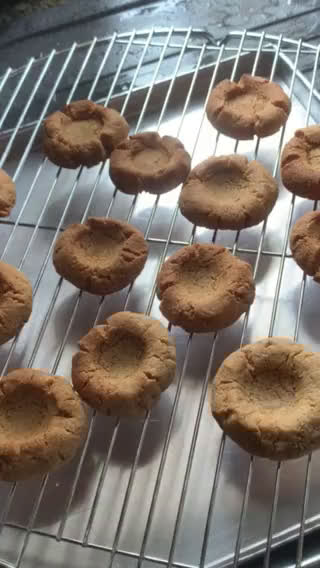 Foto langkah ke 6 dari resep 124. Vegan + Gluten Free Thumbprint Cookies.
