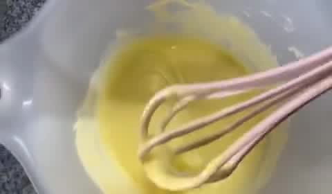 Foto del paso 4 de la receta: Torta de manzana invertida (Facilísima)
