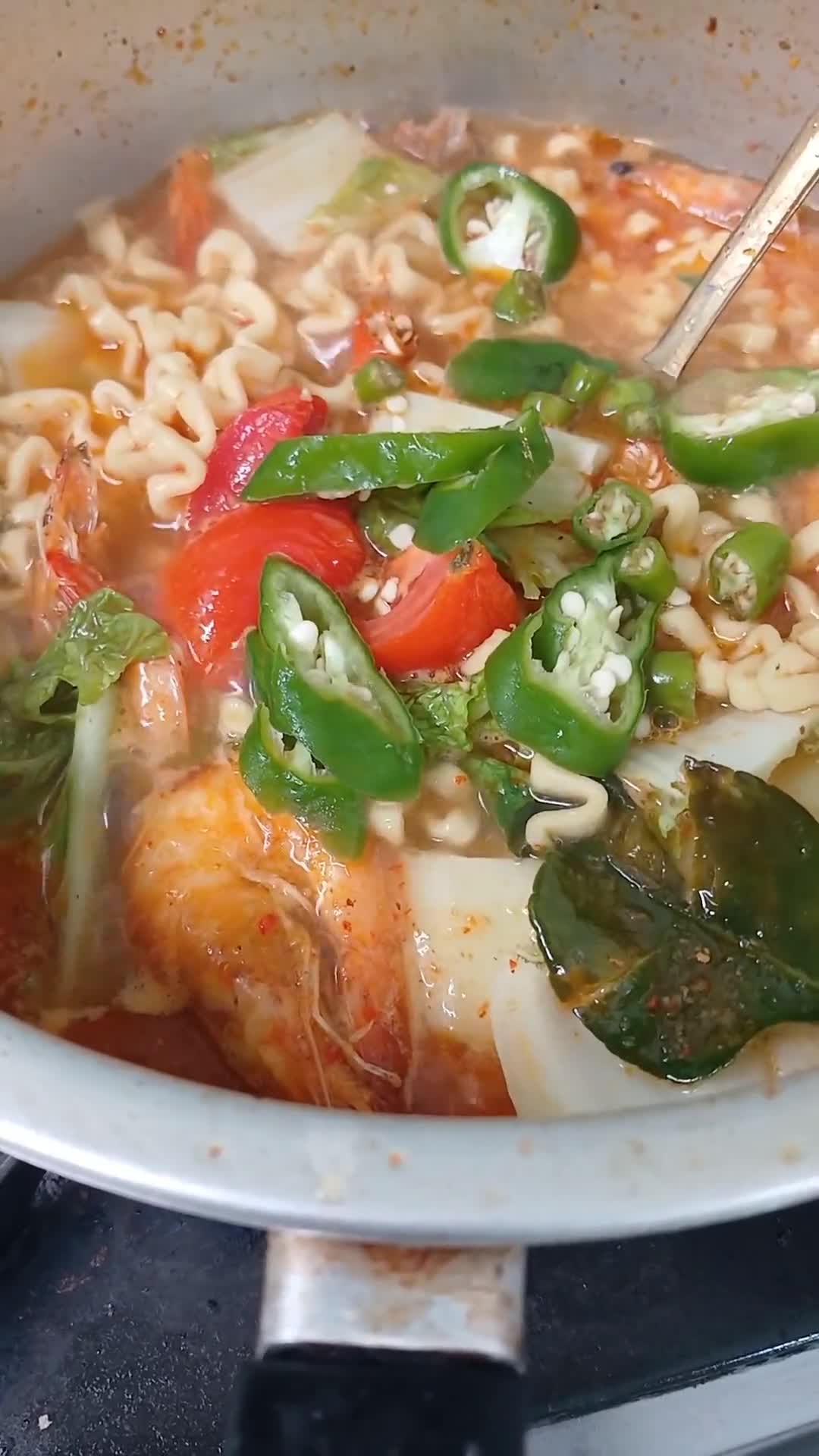 Foto langkah ke 5 dari resep Sup Mie Udang.