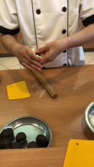 酥菠蘿蛋黃酥的食譜步驟10照片