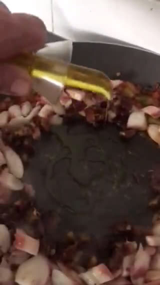 Foto del paso 9 de la receta: Fideuà de potón, gambones, ajos tiernos y dátiles medjol