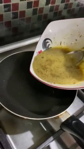 Foto langkah ke 2 dari resep Telur Dadar Serundeng.