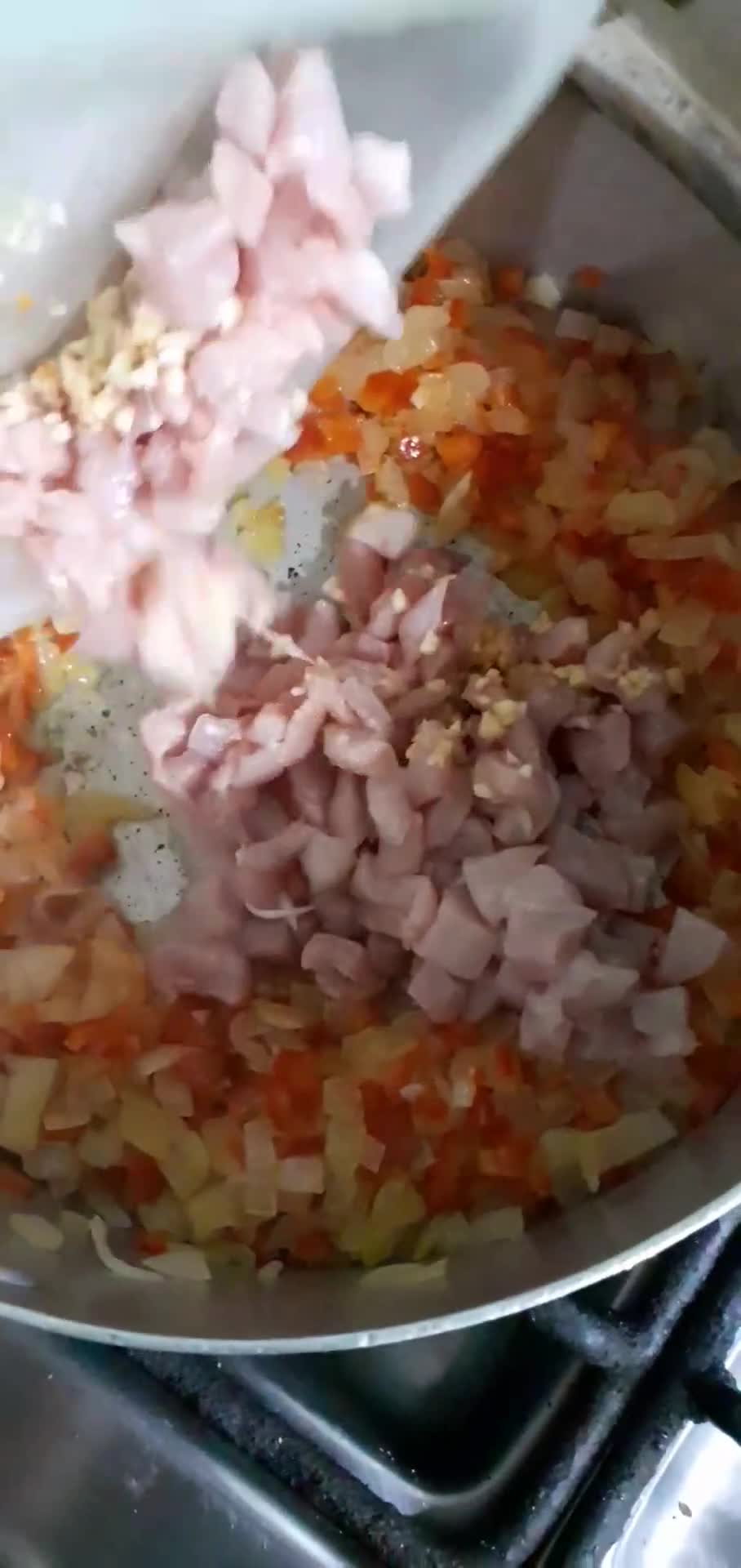 Foto del paso 4 de la receta: Tallarines caseros con salsa de cerdo al vino blanco🍝