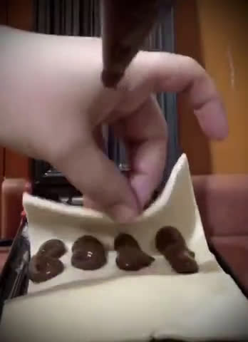 صورة لخطوة 3 من وصفة شوروز السينابون بالحجمين الميني والوسط 👌🏻