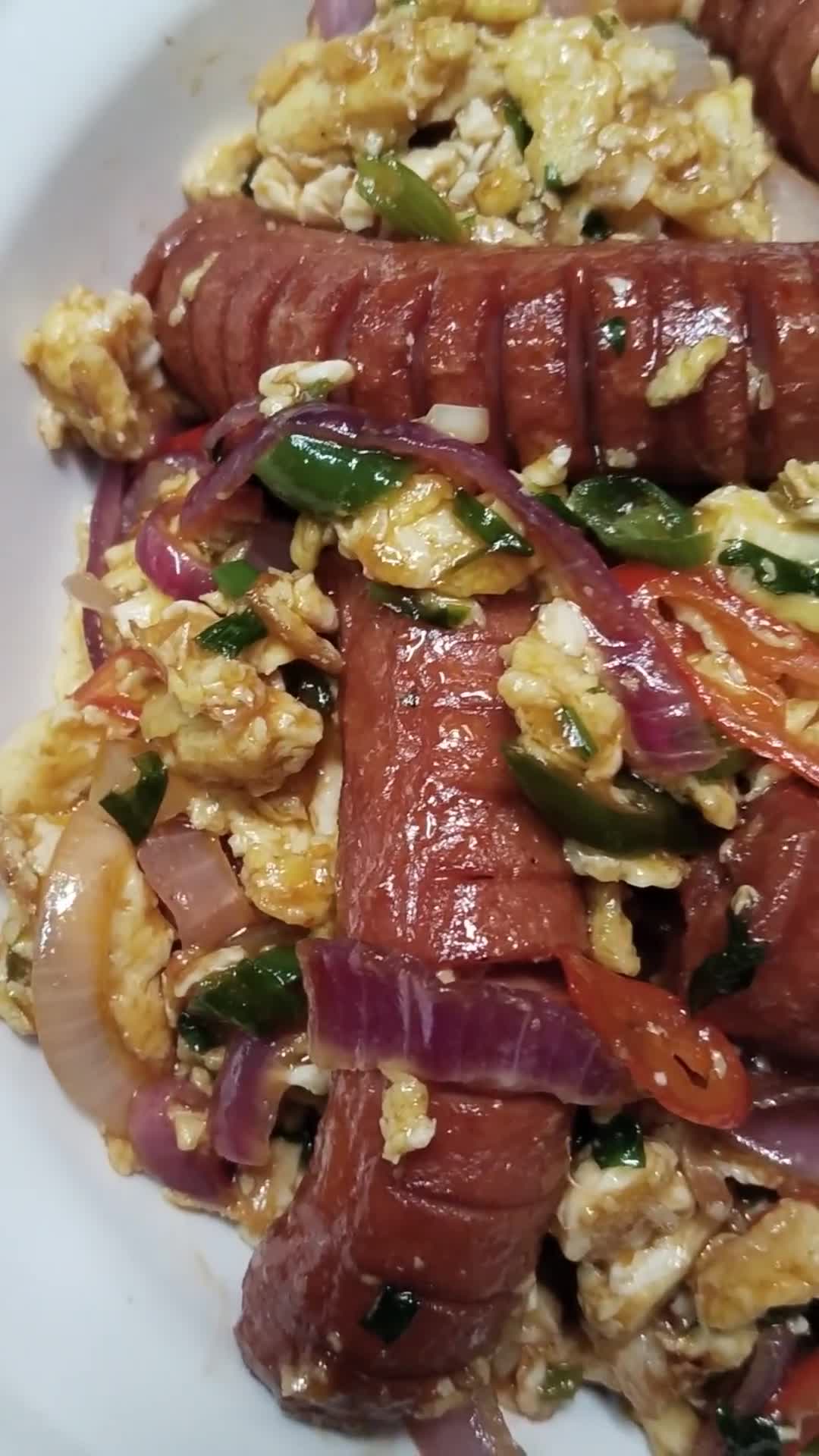 Gambar langkah 4 resipi Sosej telur masak sos.