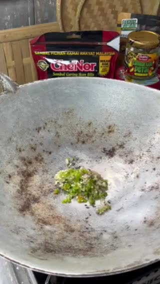 Gambar langkah 1 resipi MASAK LEMAK SAMBAL HIJAU PETAI PUCUK MIDIN & UDANG HARIMAU.