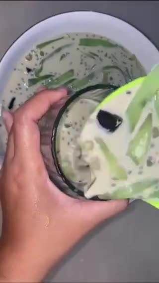 Foto langkah ke 5 dari resep Es Jelly Greentea.
