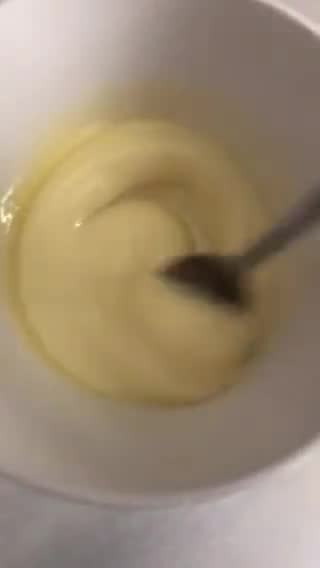 Foto del paso 7 de la receta: Panellets de almendra con Nesquik, rellenos de chocolate blanco y los clásicos de piñones