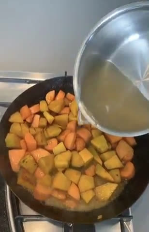 Foto del paso 1 de la receta: Sopa Crema de Zapallo Japonés, Zanahoria y Boniato