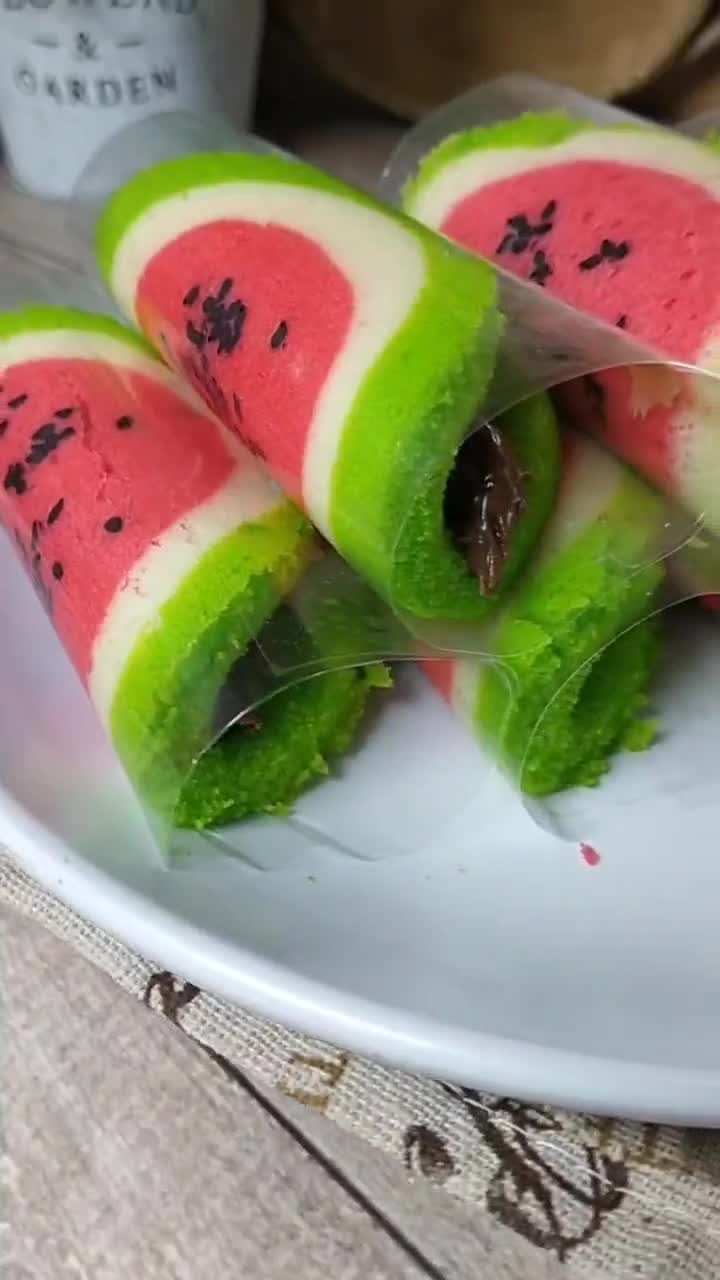 Gambar langkah 8 resipi Apam tembikai inti coklat.