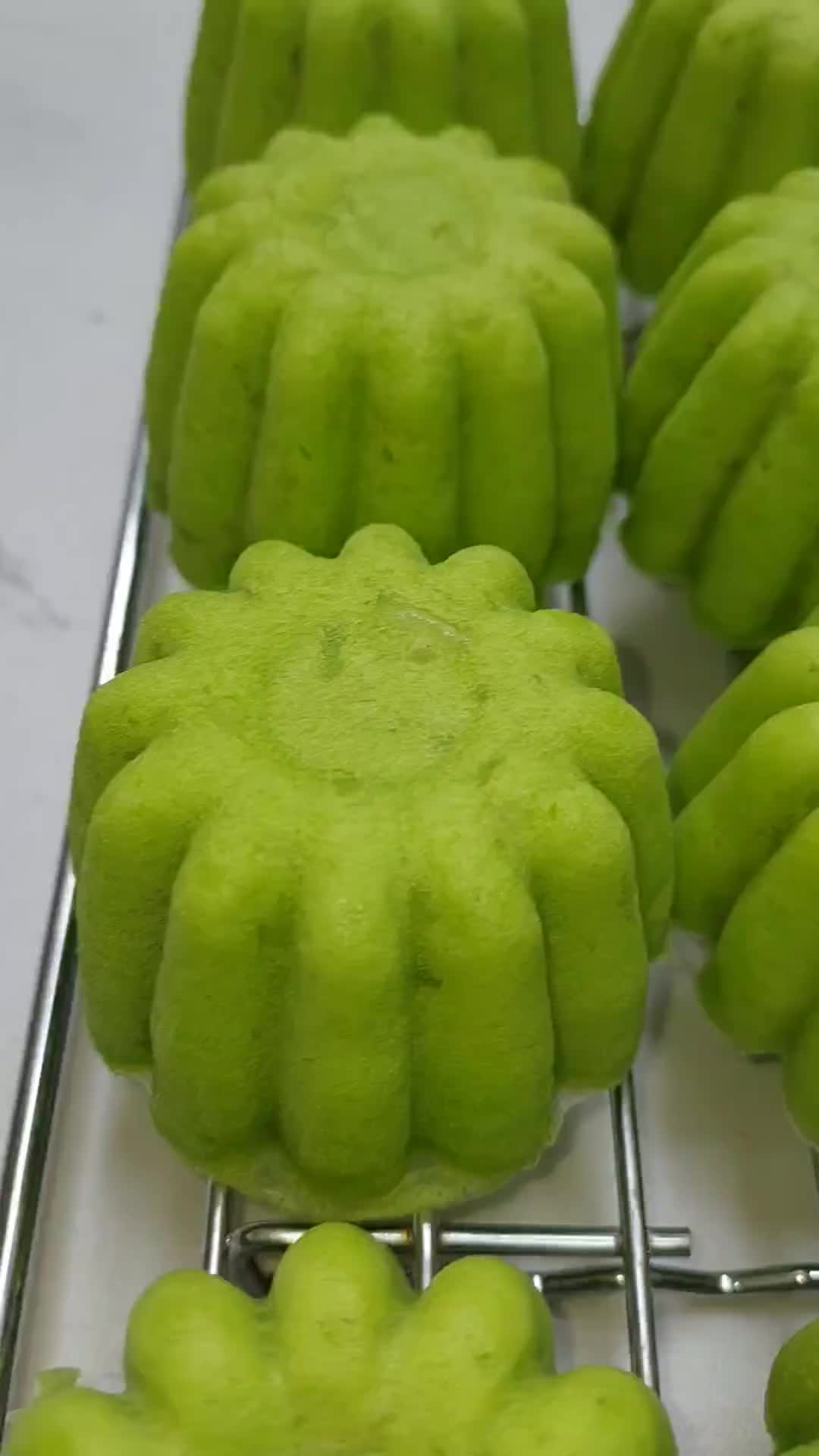 Foto langkah ke 4 dari resep Bolu kukus Putih Telur.