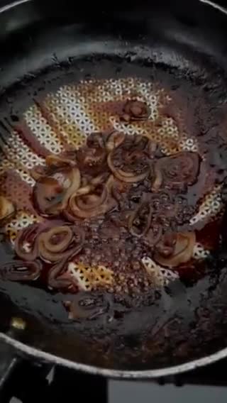 Hình bước làm 3 của món Burger gà sốt Teriyaki healthy