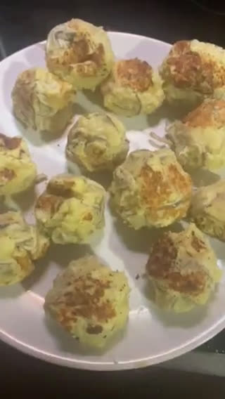 Foto del paso 9 de la receta: Patatas rellenas de gulas con gambas