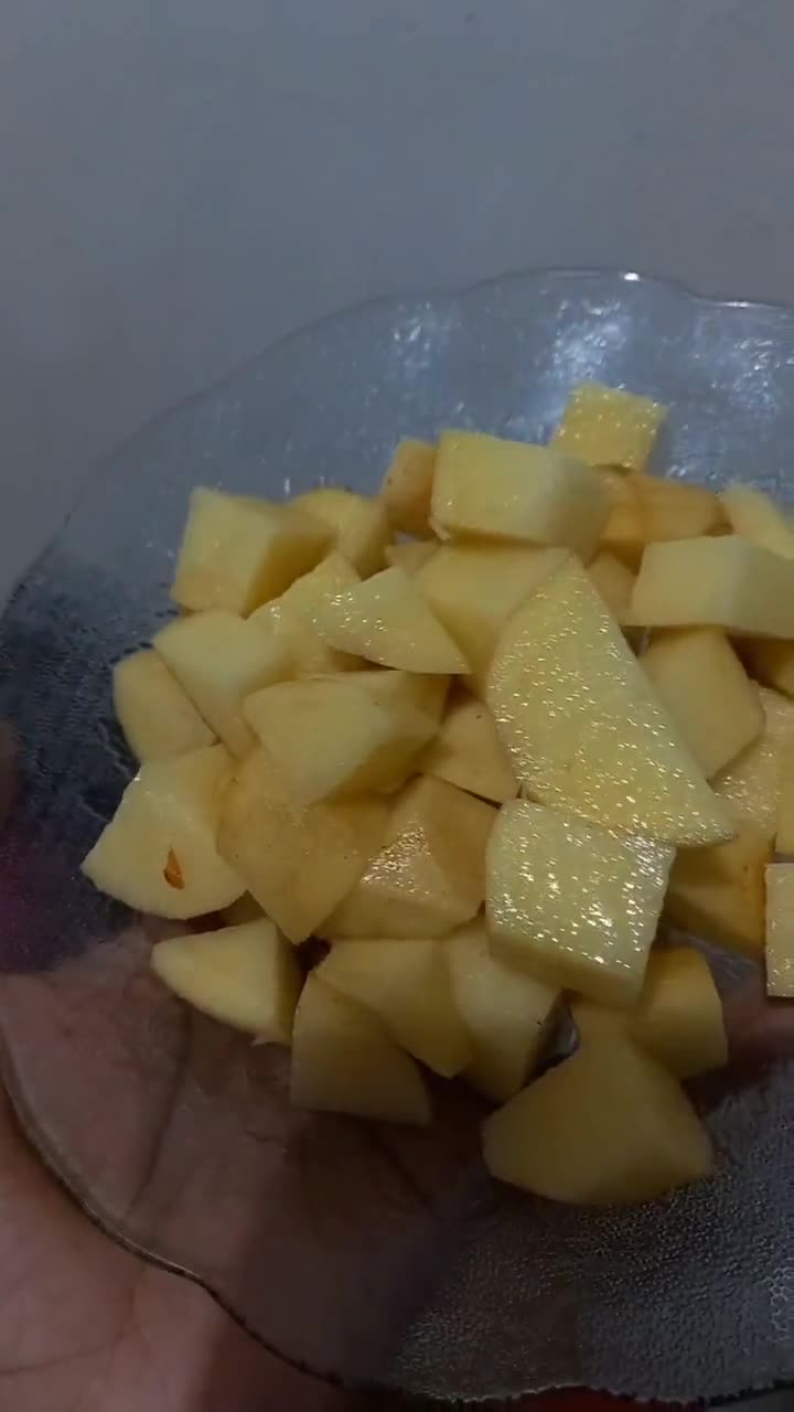 Foto langkah ke 1 dari resep Semur tahu kentang simple.