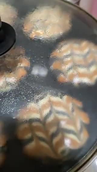 Foto langkah ke 5 dari resep Bolu Air Batik.