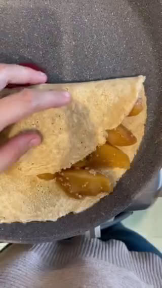Foto del paso 3 de la receta: Crepa de avena con manzanas suaves caramelizadas sin azúcar